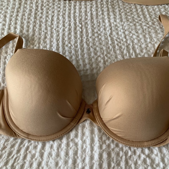 2 Victoria’s Secret Bras - Picture 3 of 4